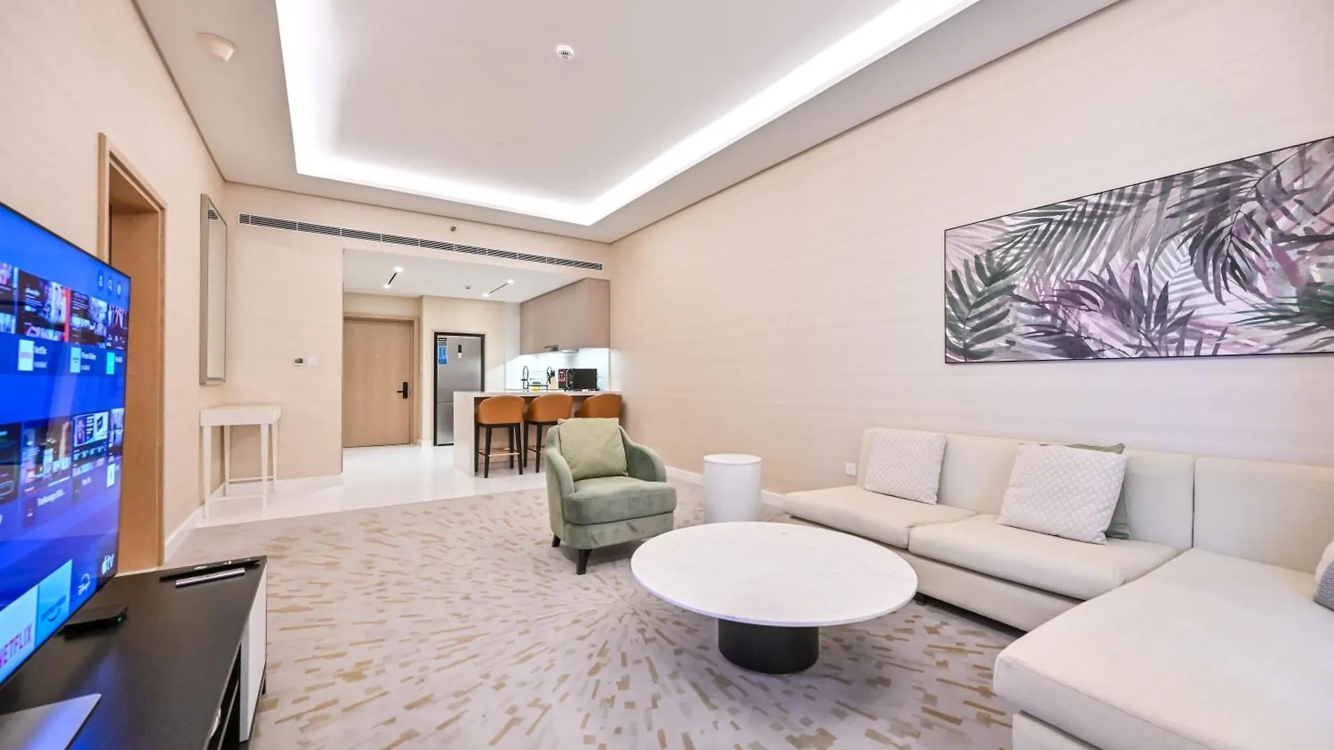 Stylish 1-Br Retreat With Sweeping Views In Palm Tower Apartment Dubai