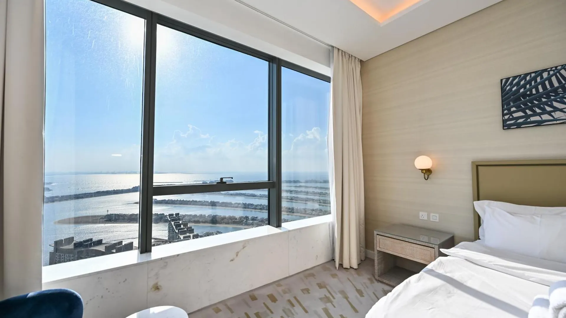 Stylish 1-Br Retreat With Sweeping Views In Palm Tower Apartment Dubai 0*,  United Arab Emirates