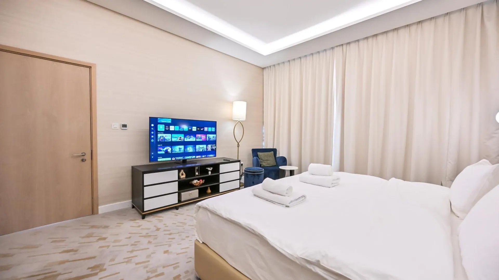 Stylish 1-Br Retreat With Sweeping Views In Palm Tower Apartment Dubai