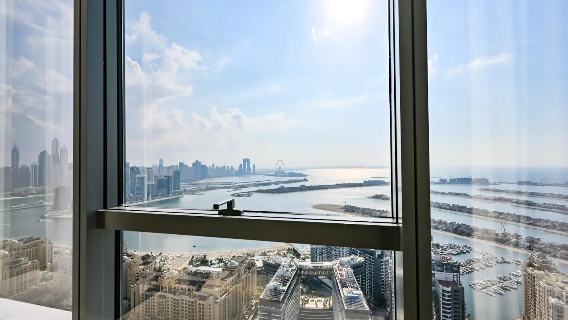 Stylish 1-Br Retreat With Sweeping Views In Palm Tower Apartment Dubai
