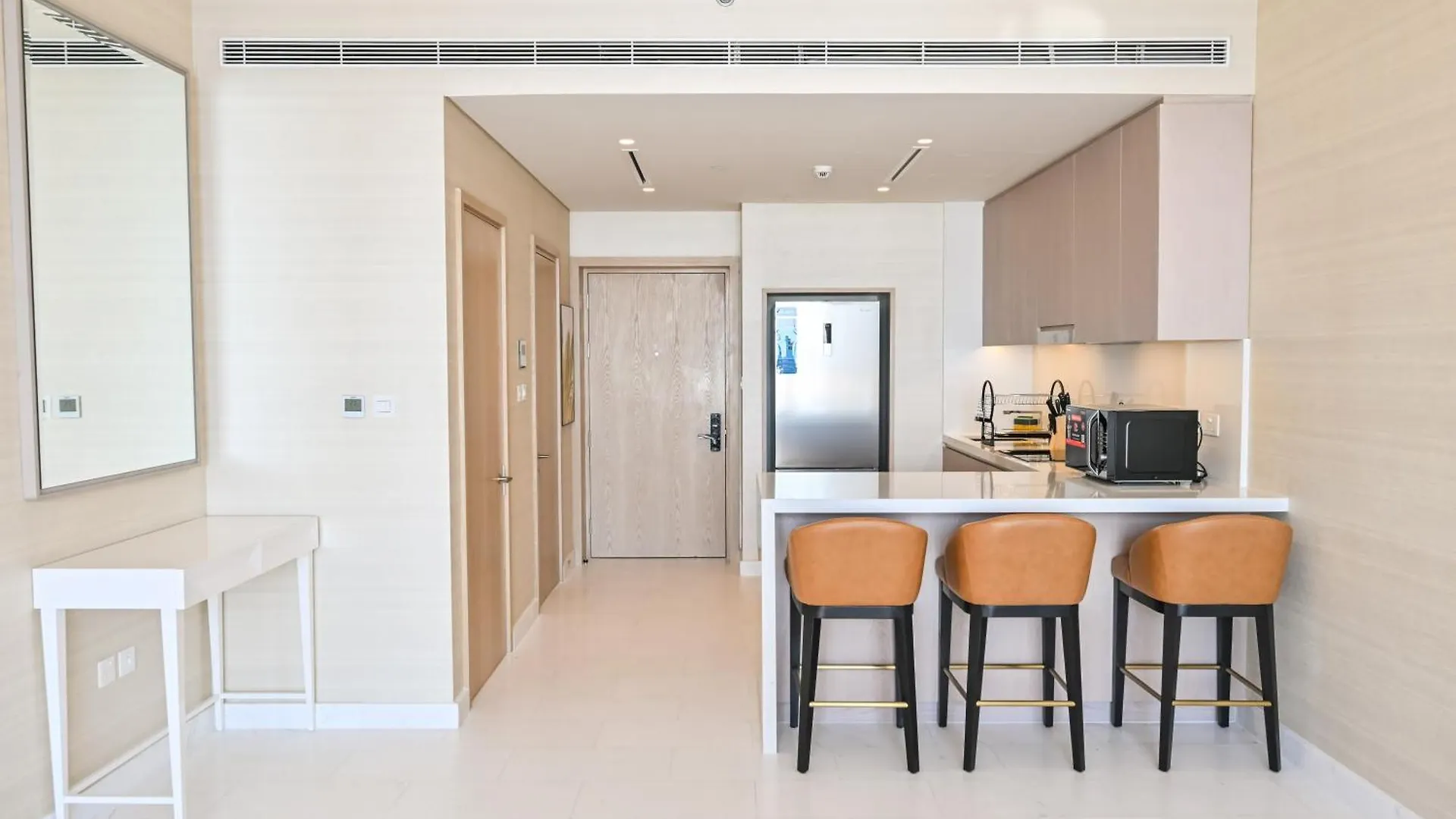 Stylish 1-Br Retreat With Sweeping Views In Palm Tower Apartment Dubai United Arab Emirates