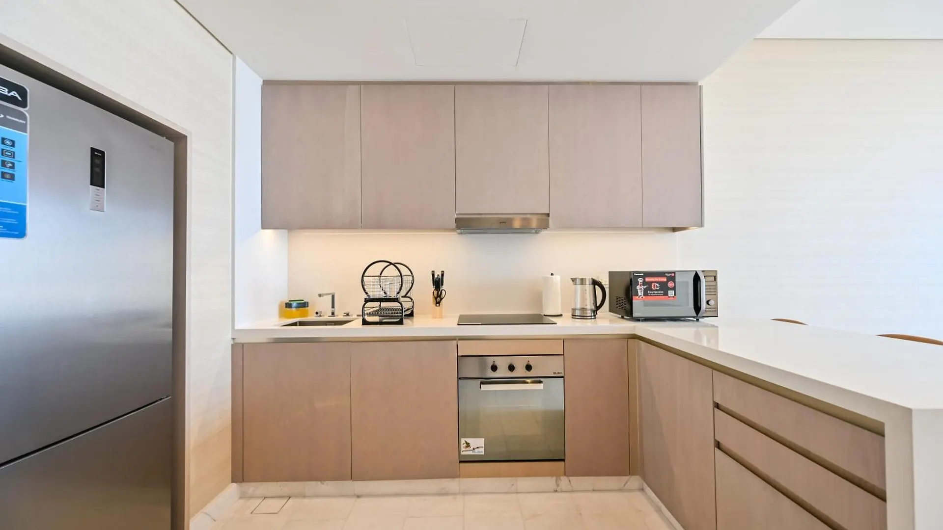 Stylish 1-Br Retreat With Sweeping Views In Palm Tower Apartment Dubai